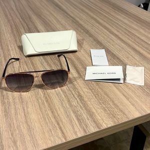 Like new Michael Kors aviator style sunglasses